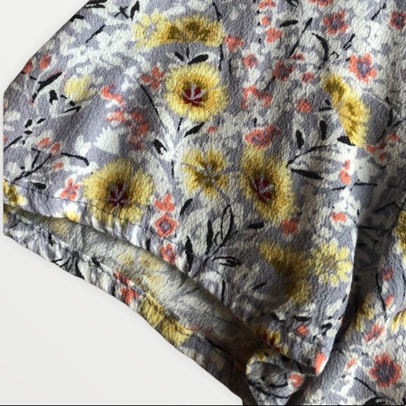 LC Lauren Conrad GreyYellow Floral Blouse Size M - Picture 3 of 8